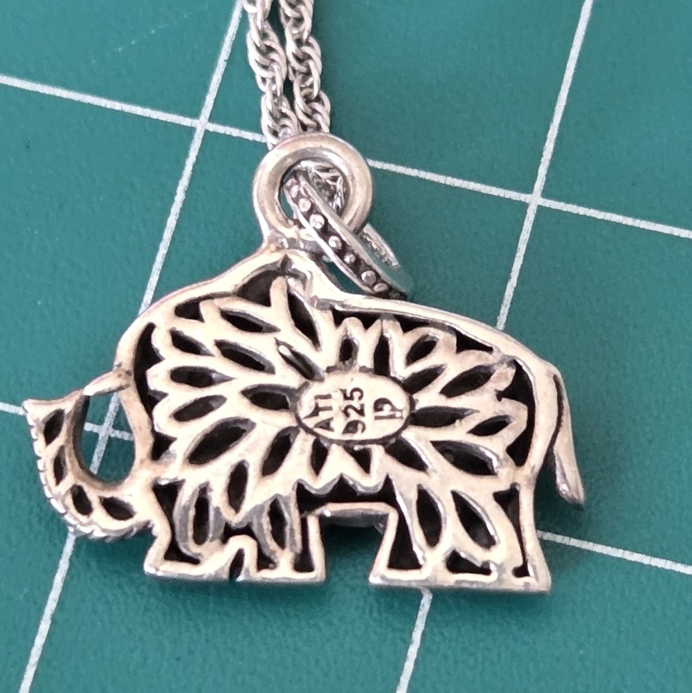 Elegant 925 Silver Elephant Pendant Necklace - Picture 3 of 8
